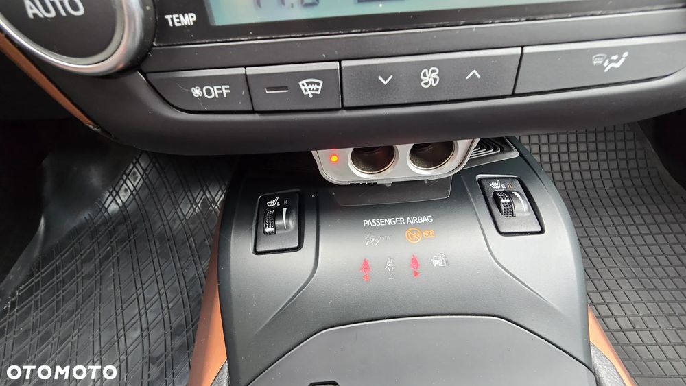 Toyota Avensis - 36