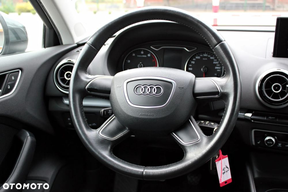 Audi A3 Sportback 1.4 TFSI Ambiente - 24