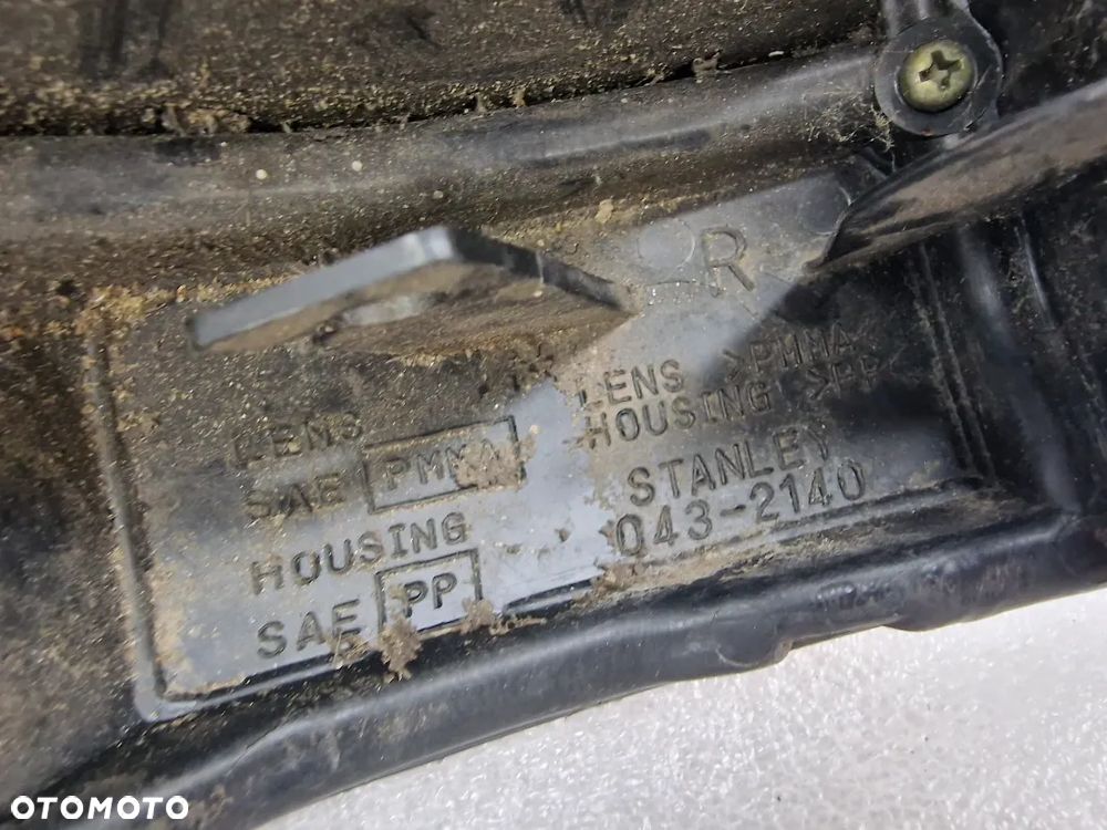 SUZUKI BALENO KOMBI 96-02 PRAWA LAMPA TYLNA TYLNIA TYŁ , NR 043-2140 , NR AUKCJI LMT41 - 5