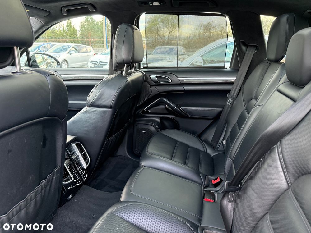 Porsche Cayenne Turbo - 28
