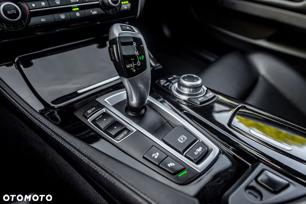 BMW Seria 5 535d xDrive Sport-Aut Modern Line - 34