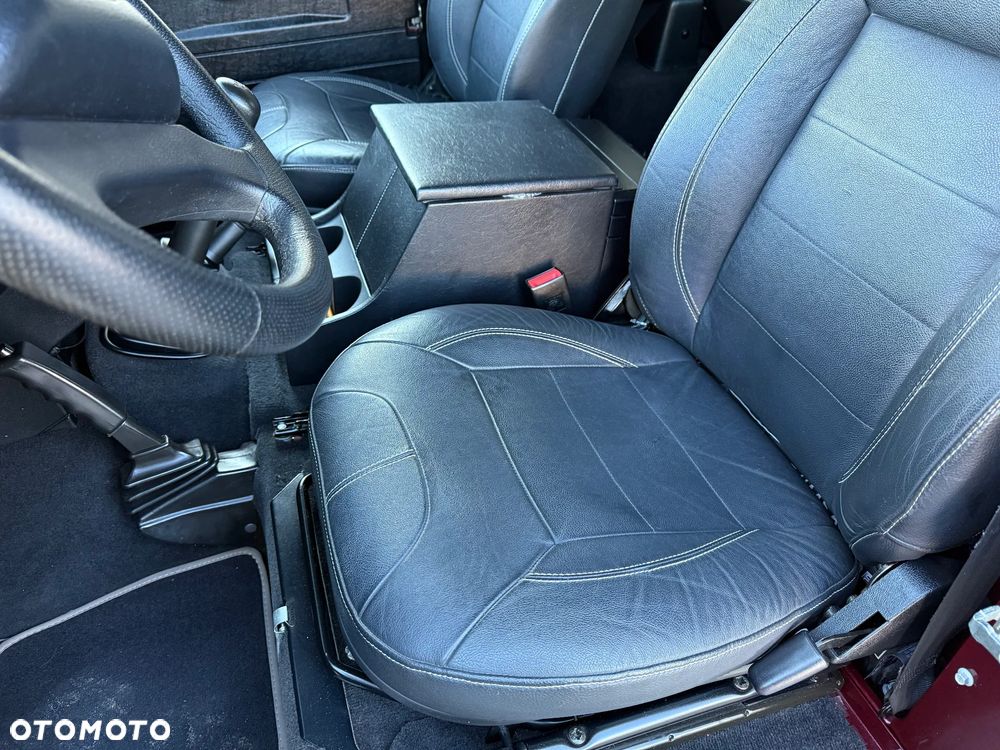 Land Rover Defender - 14