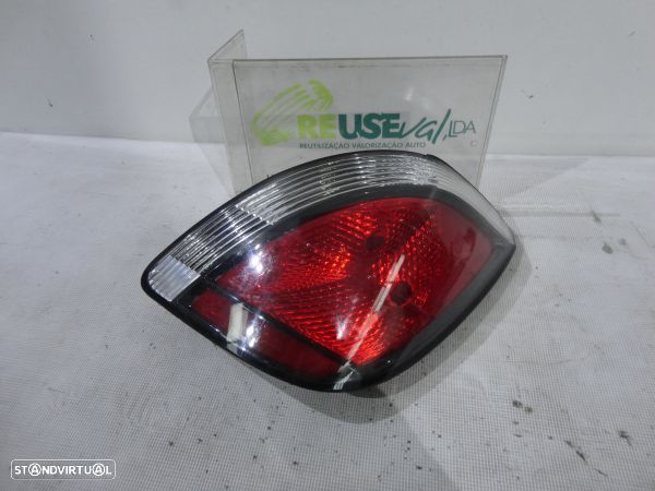 Farolim Stop Dto Kia Rio Ii (Jb)