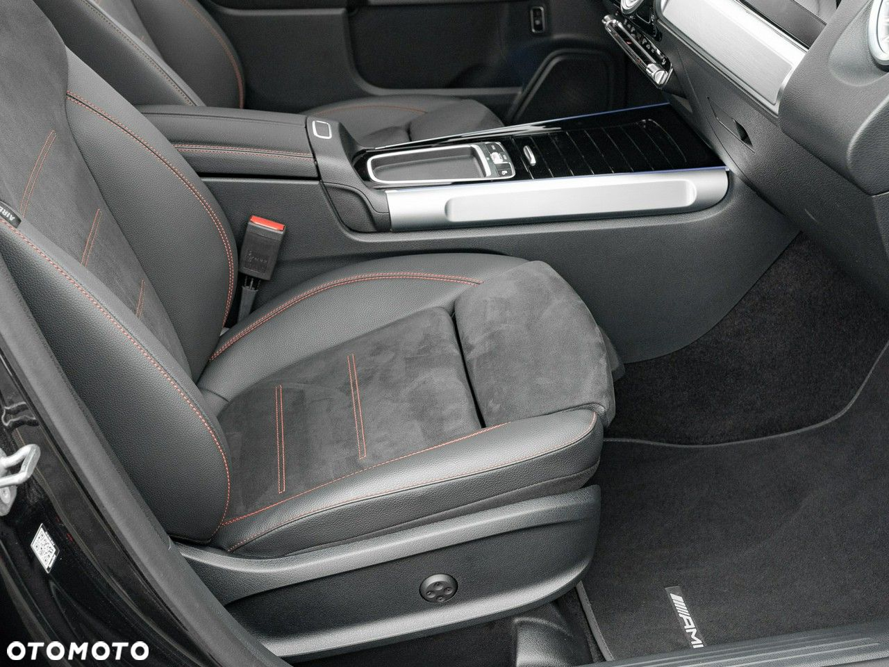 Mercedes-Benz GLB 200 d 4-Matic AMG Line 8G-DCT - 35