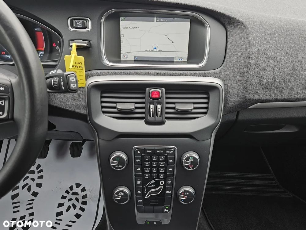 Volvo V40 D2 Momentum - 14