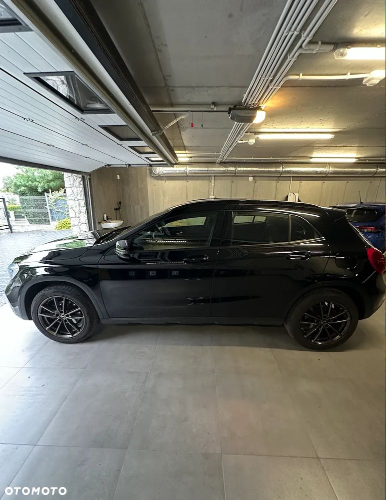 Mercedes-Benz GLA 180 7G-DCT - 3