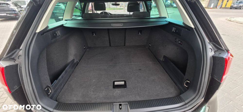 Volkswagen Passat Variant 2.0 TDI BMT Highline - 32