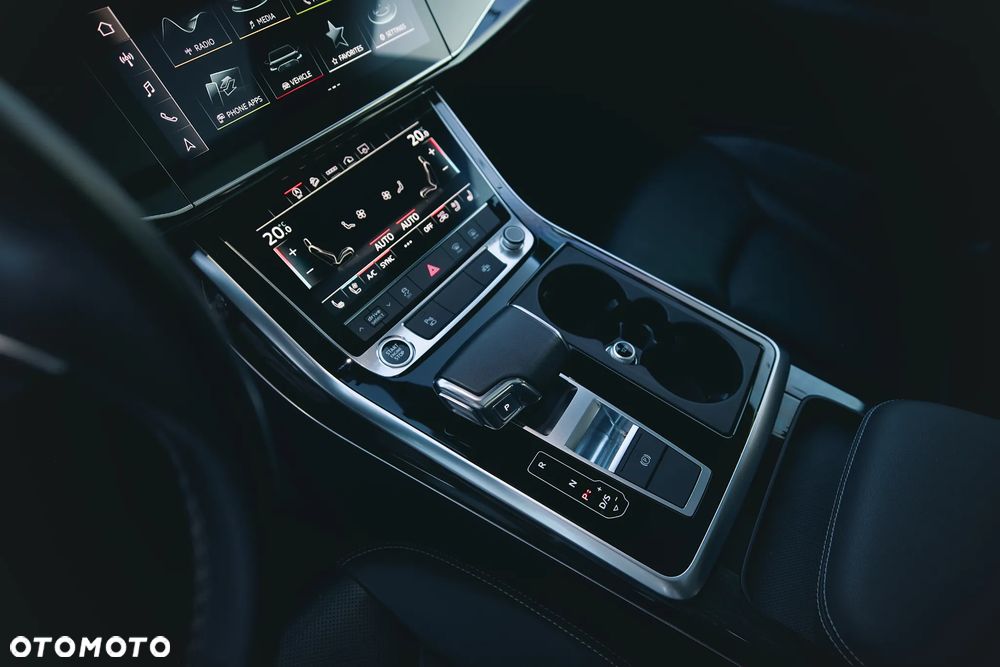 Audi Q8 SUV TFSI quattro 250 kW tiptronic S line business - 13