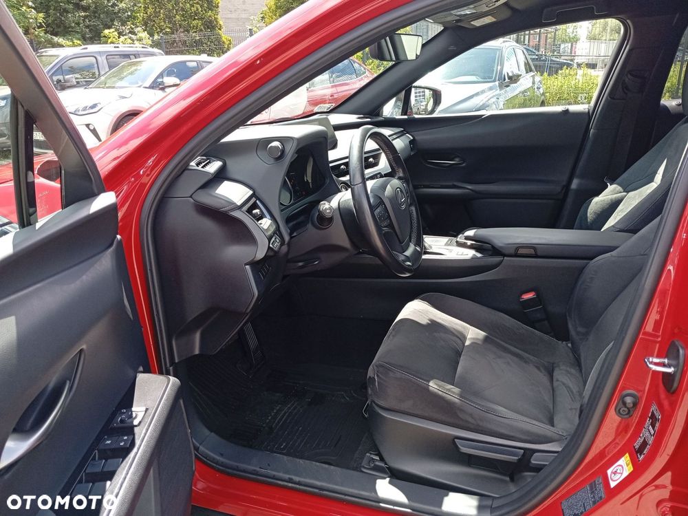 Lexus UX - 16