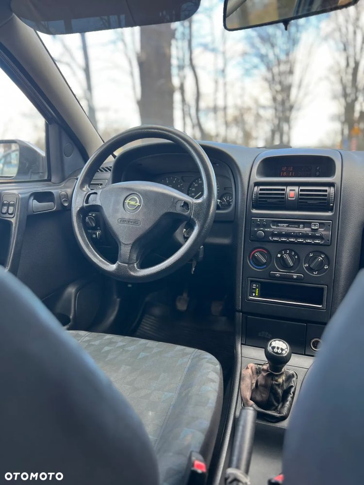 Opel Astra 1.6 - 9