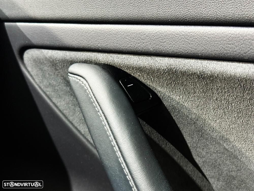 Tesla Model 3 Performance Dual Motor AWD - 32
