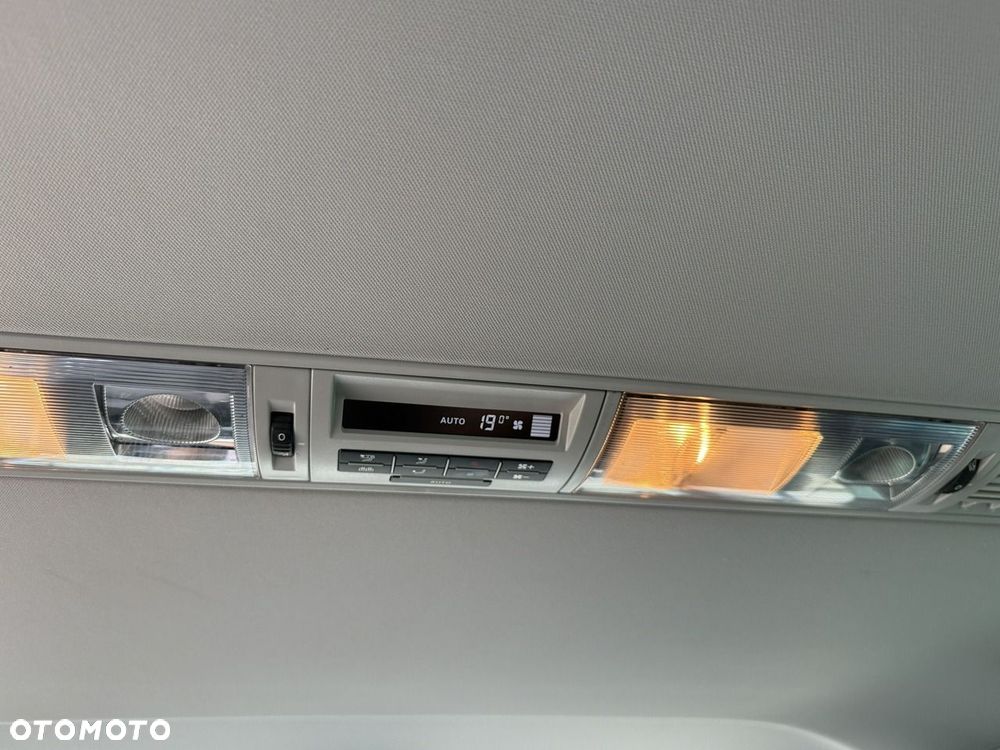 Volkswagen Multivan - 30