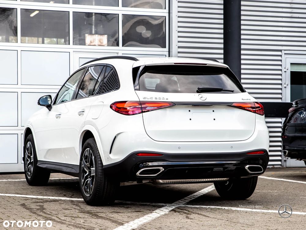 Mercedes-Benz GLC 300 e 4-Matic AMG Line - 4