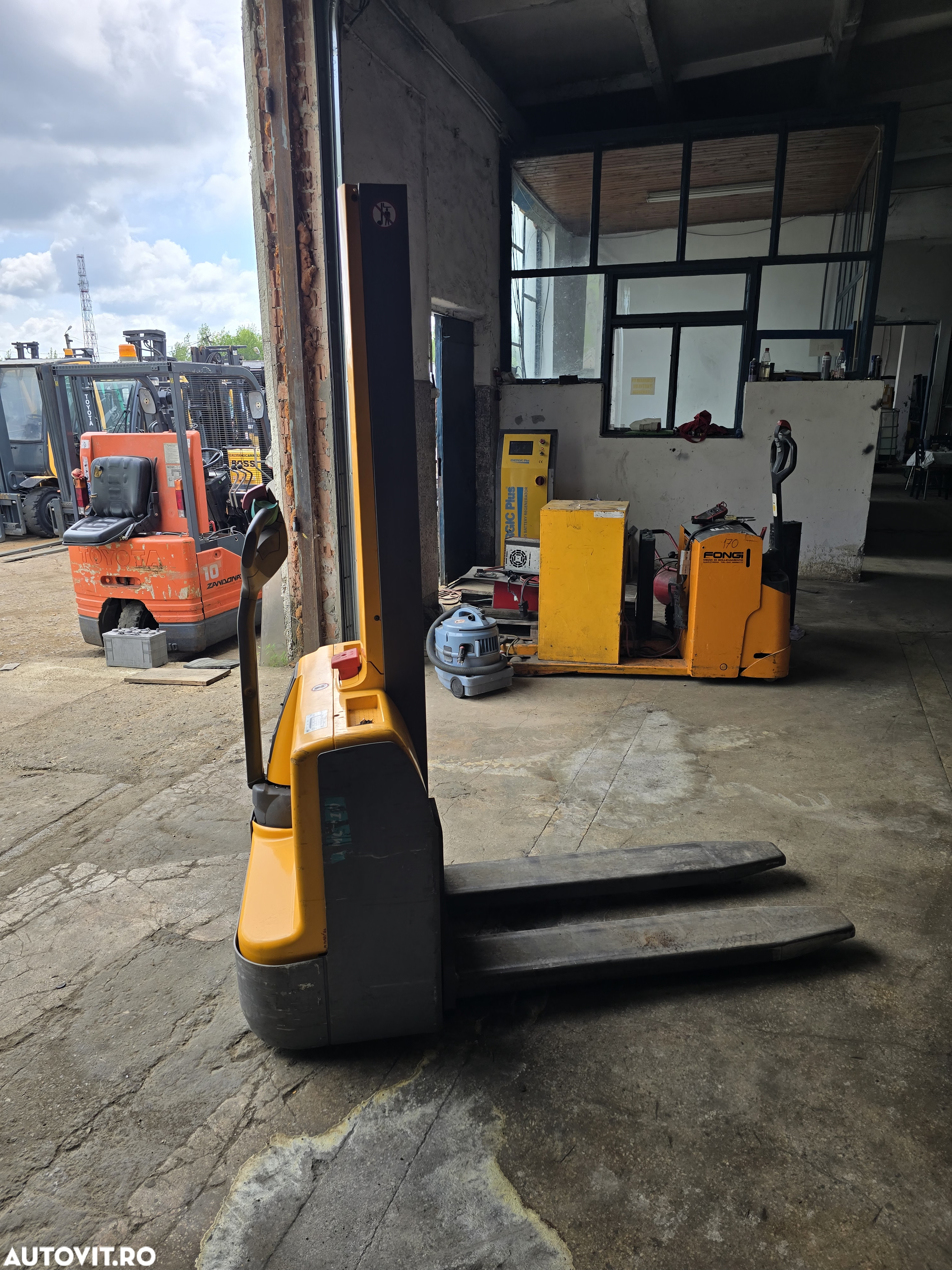 Jungheinrich EMC 110 - 6
