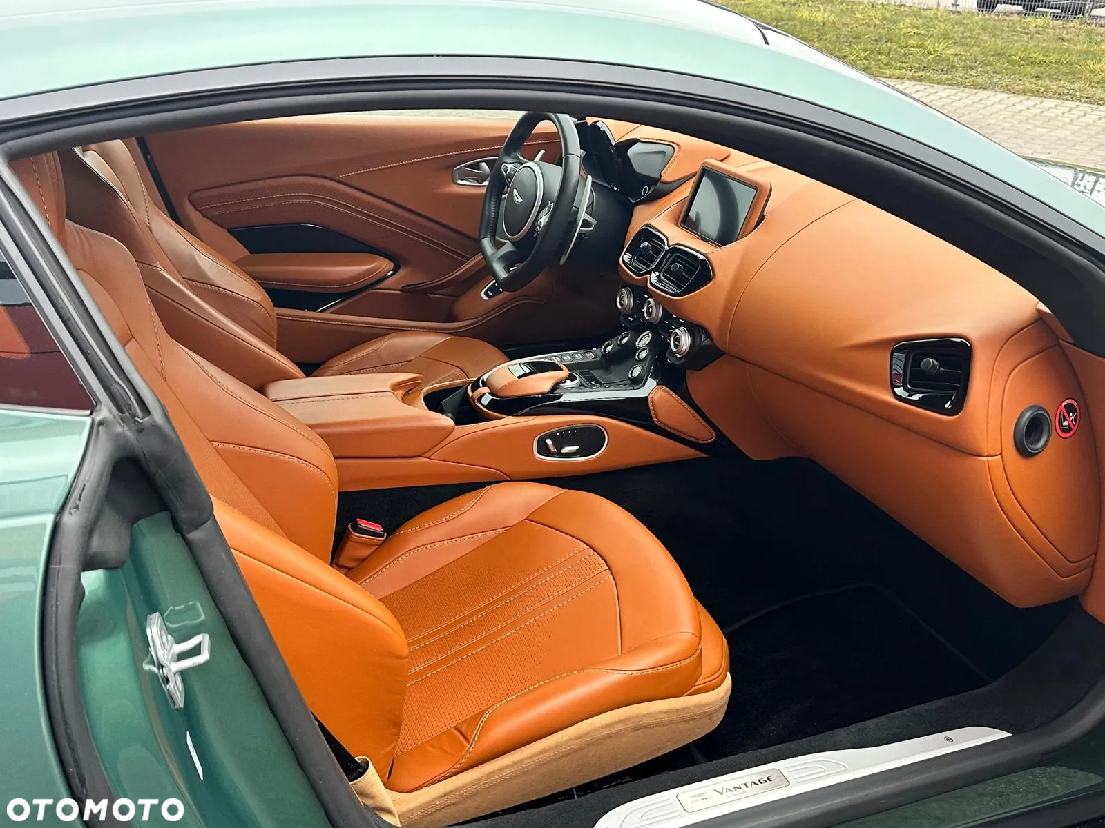 Aston Martin Vantage - 7