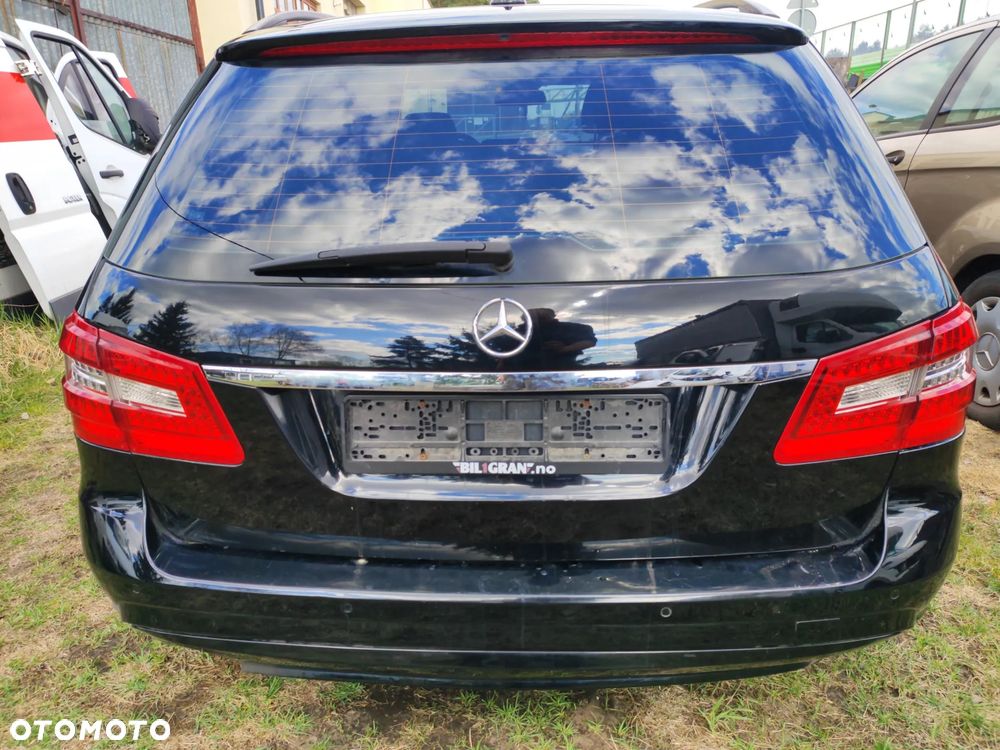 klapa tył bagażnika z szybą CZARNA 040 do MERCEDES w212 KOMBi 09- - 1