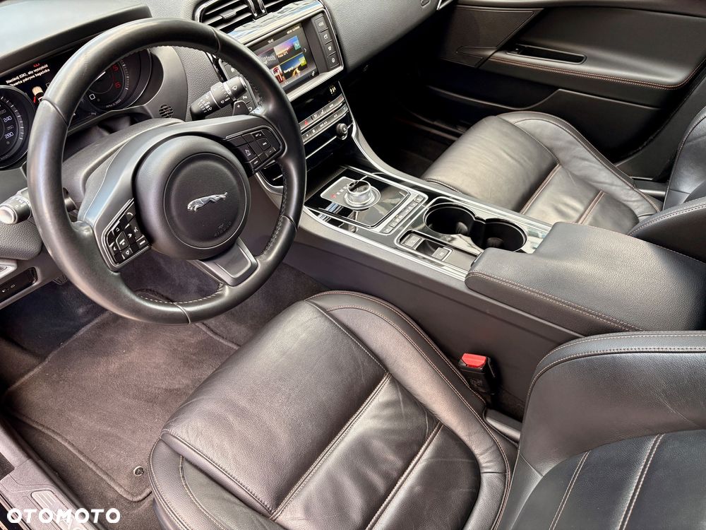 Jaguar XE E-Performance Prestige - 14