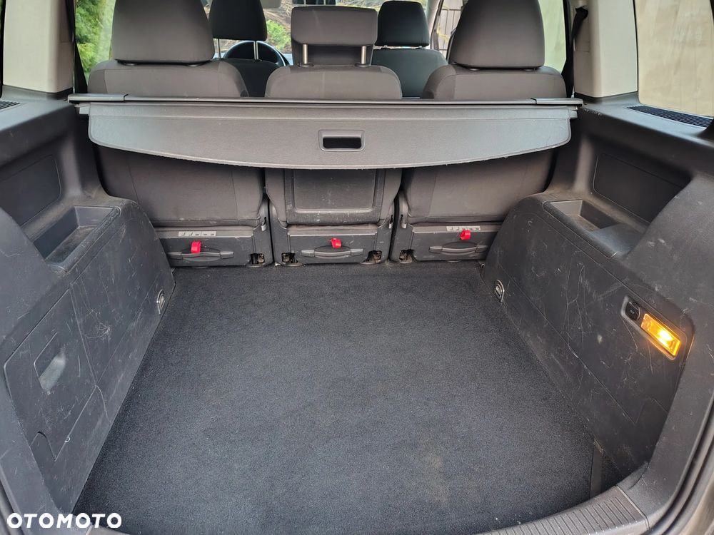 Volkswagen Touran - 16
