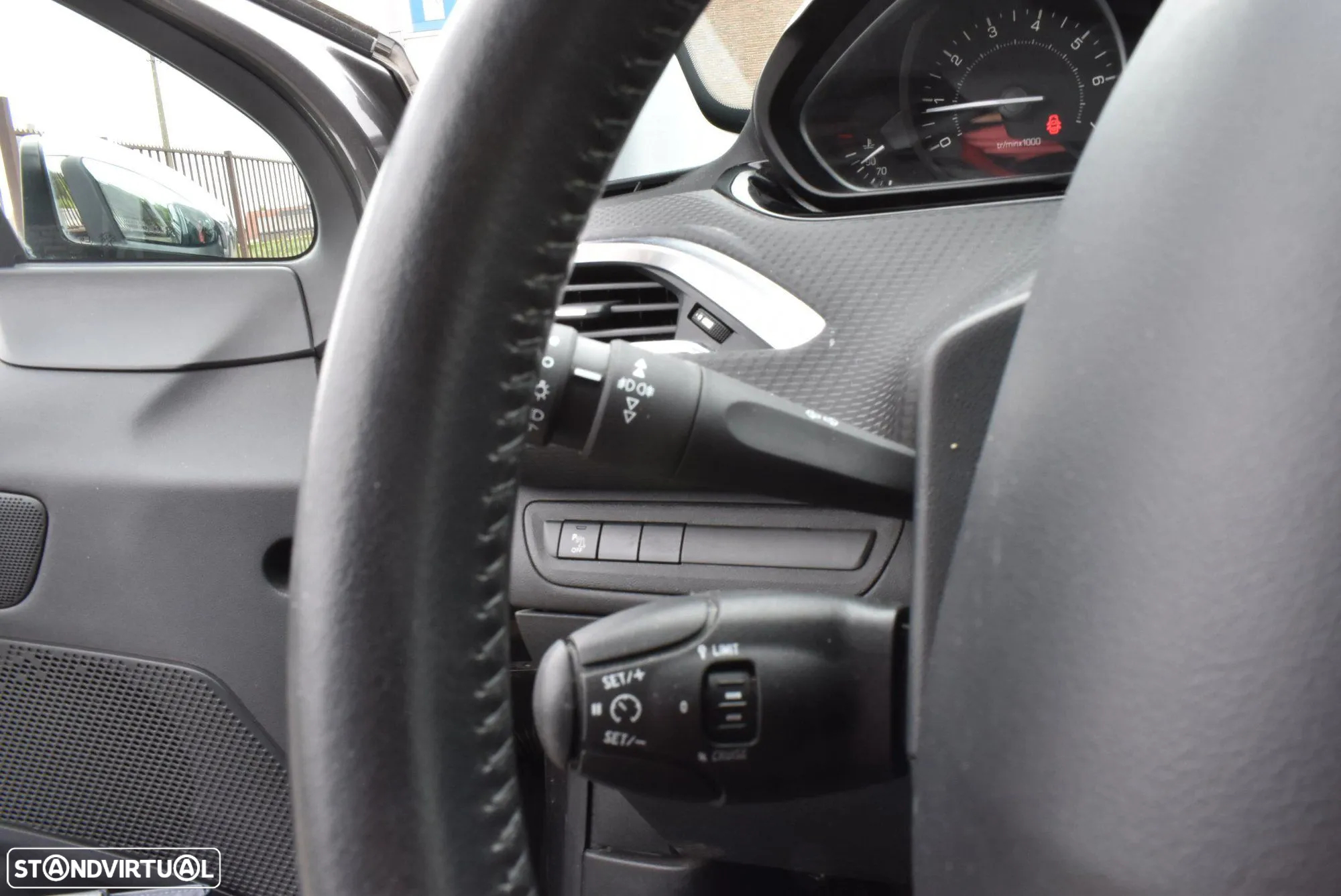 Peugeot 2008 1.2 PureTech Style - 10