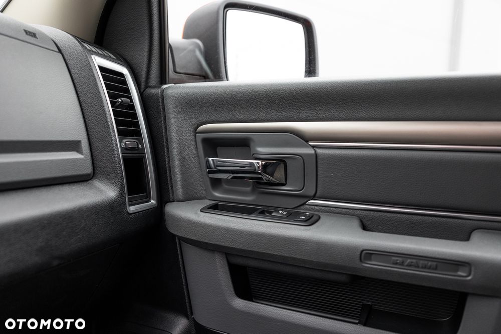 Dodge RAM 5.7 4x4 - 35