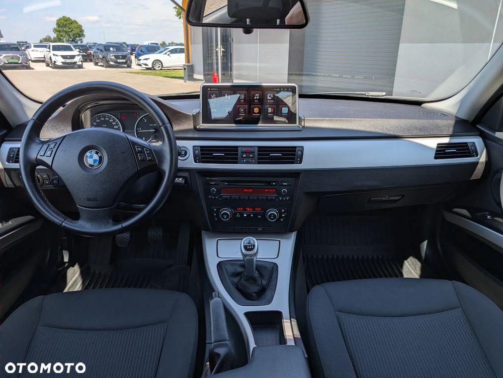 BMW Seria 3 320d Sport Line - 24