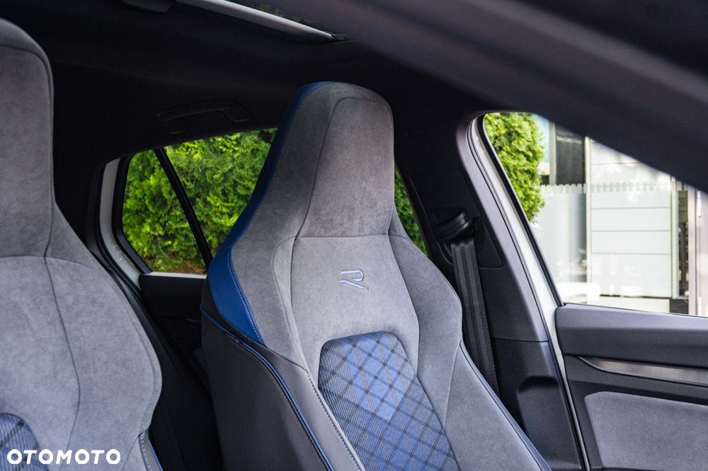 Volkswagen Golf - 34