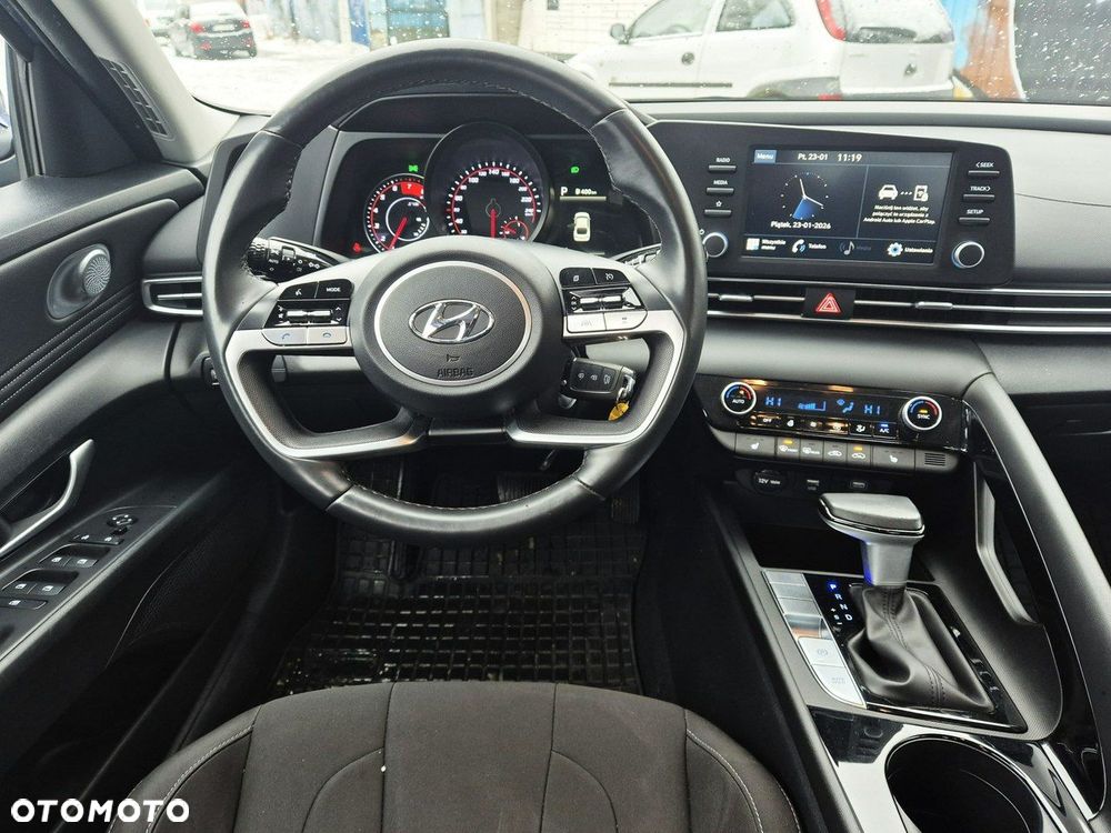 Hyundai Elantra - 16