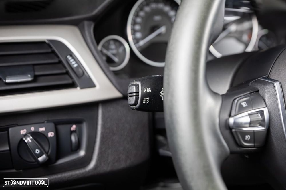 BMW 320 d Aut. Sport Line - 25