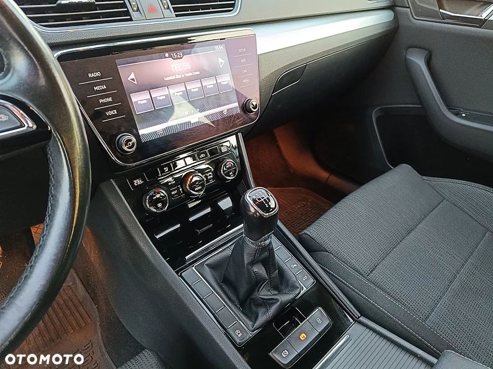 Skoda Superb 2.0 TDI Ambition - 23