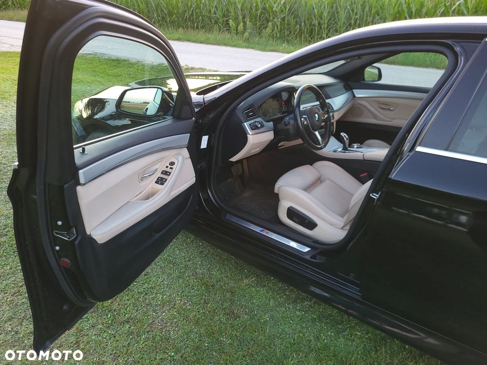 BMW Seria 5 525d xDrive - 27