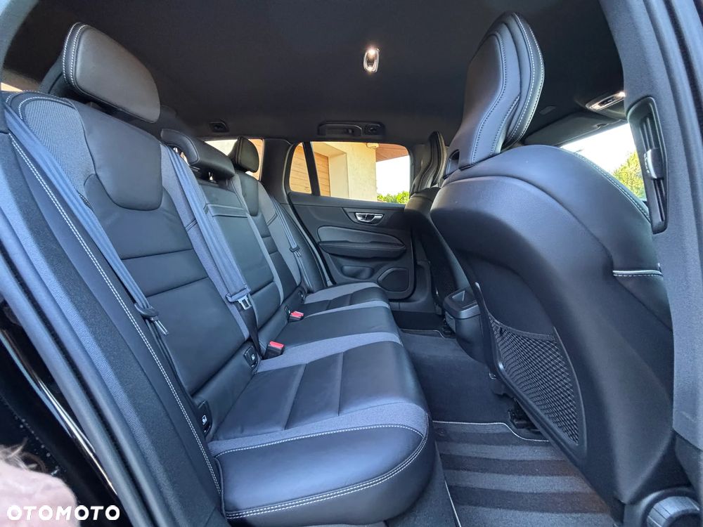 Volvo V60 D4 R-Design - 15
