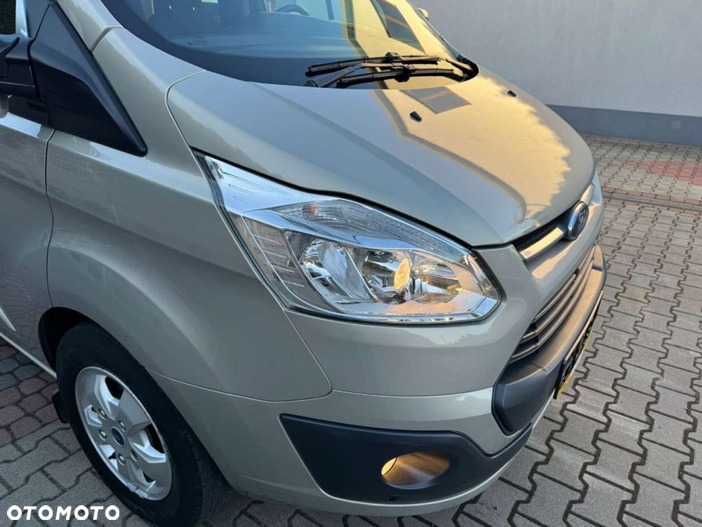 Ford Tourneo Custom - 12