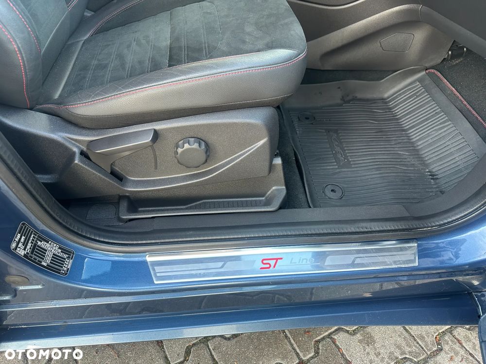 Ford Kuga 2.0 TDCi 2x4 ST-Line - 24