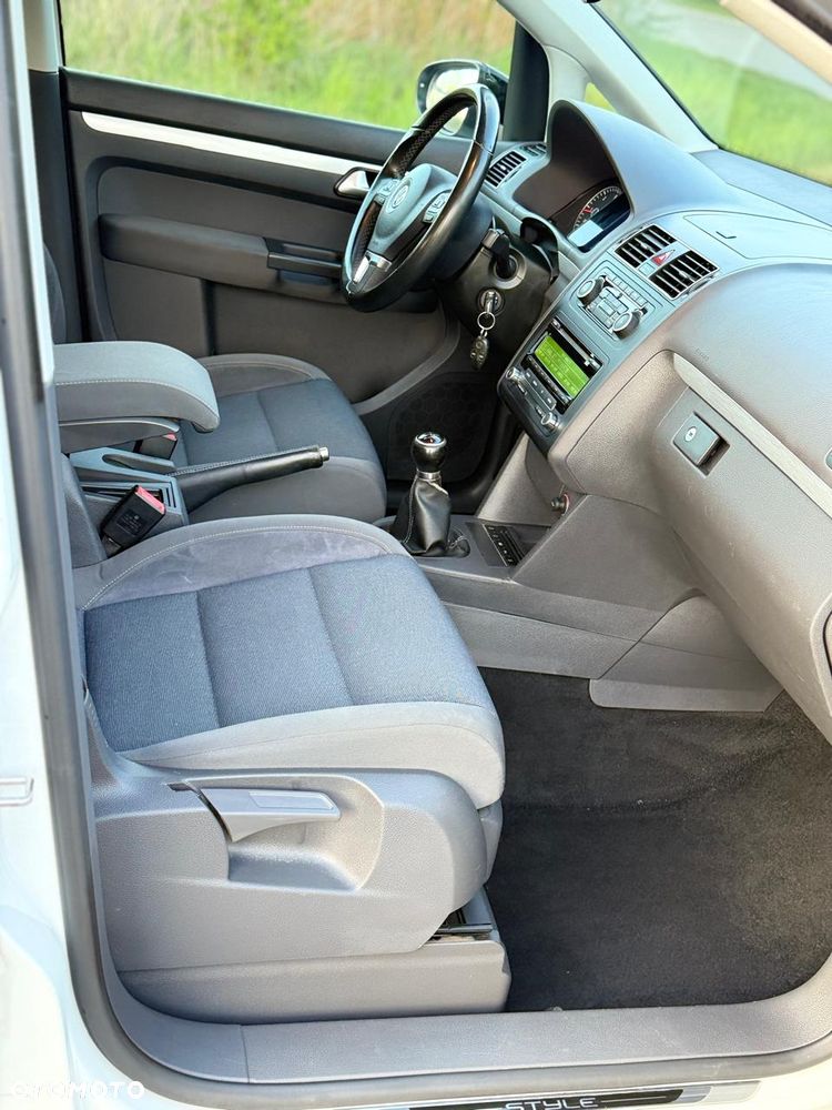 Volkswagen Touran 1.6 TDI DPF STYLE - 16
