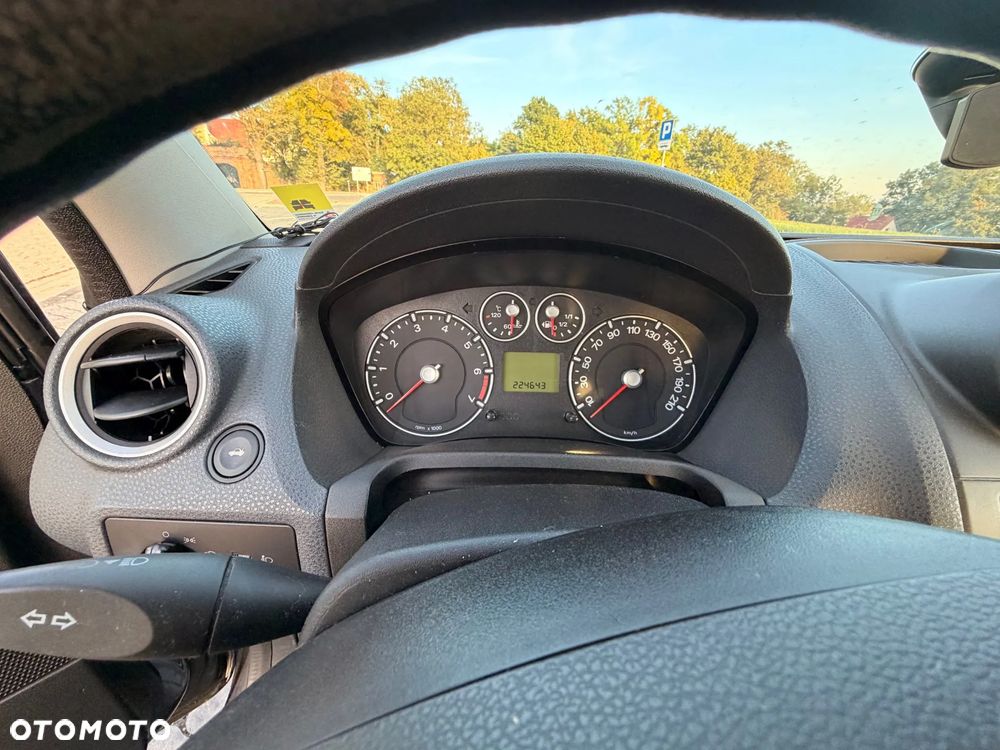Ford Fiesta - 12
