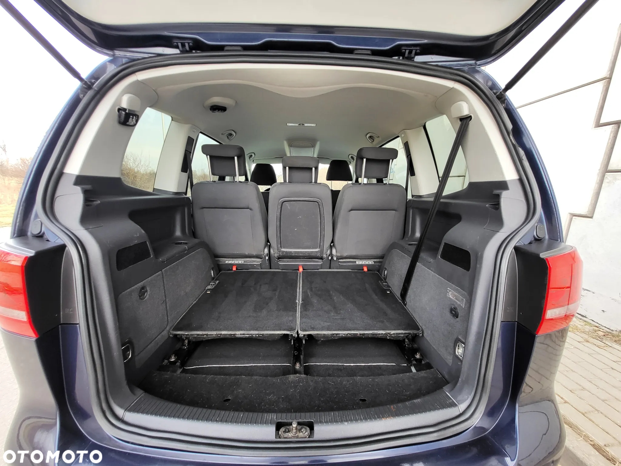 Volkswagen Touran - 22