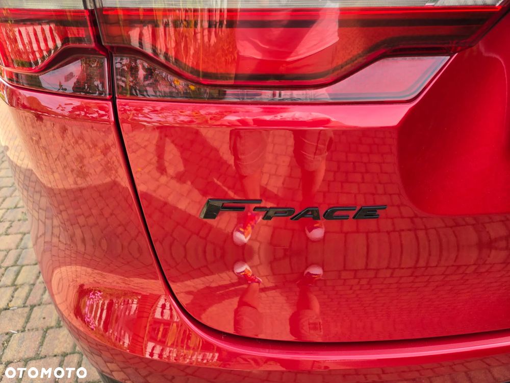Jaguar F-Pace P250 AWD R-Dynamic S - 25
