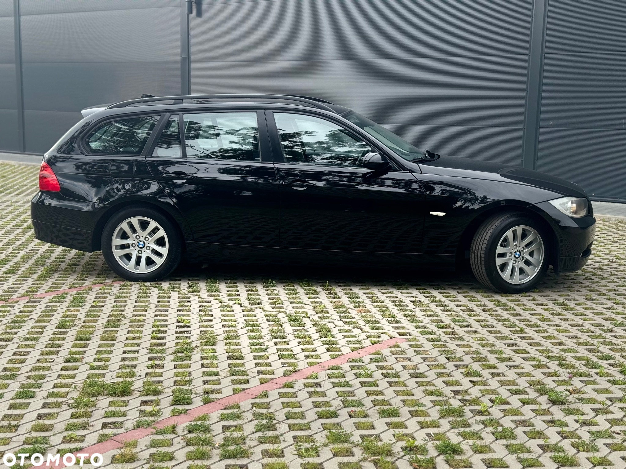 BMW Seria 3 318i Touring - 3