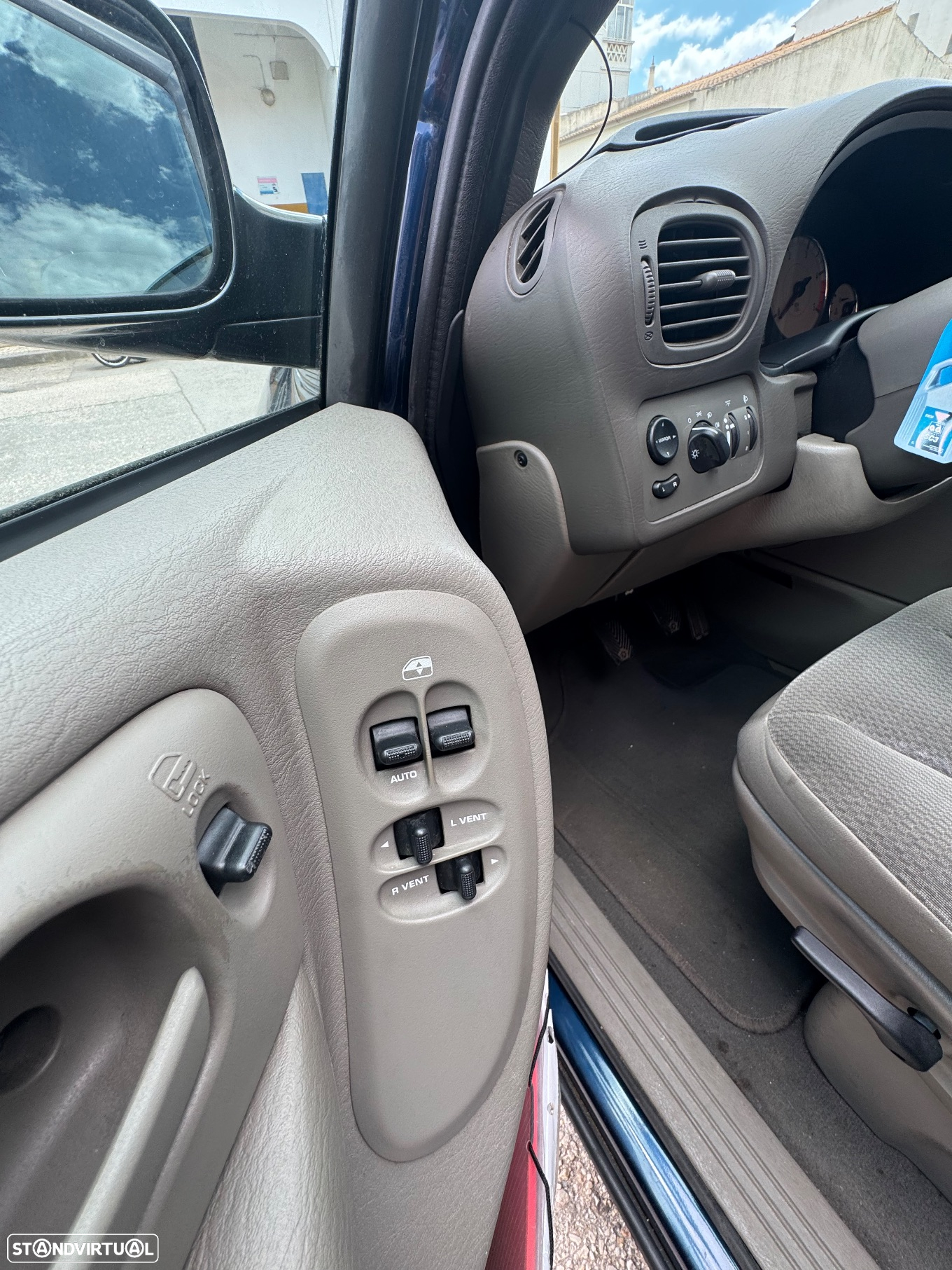 Chrysler Voyager 2.5 CRD SE - 14