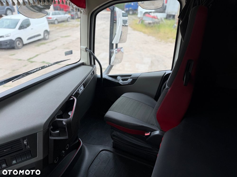 Volvo FH4 / AUTOMAT / POLSKI SALON !! / STANDARD / EURO 6 / 2015 ROK - 35