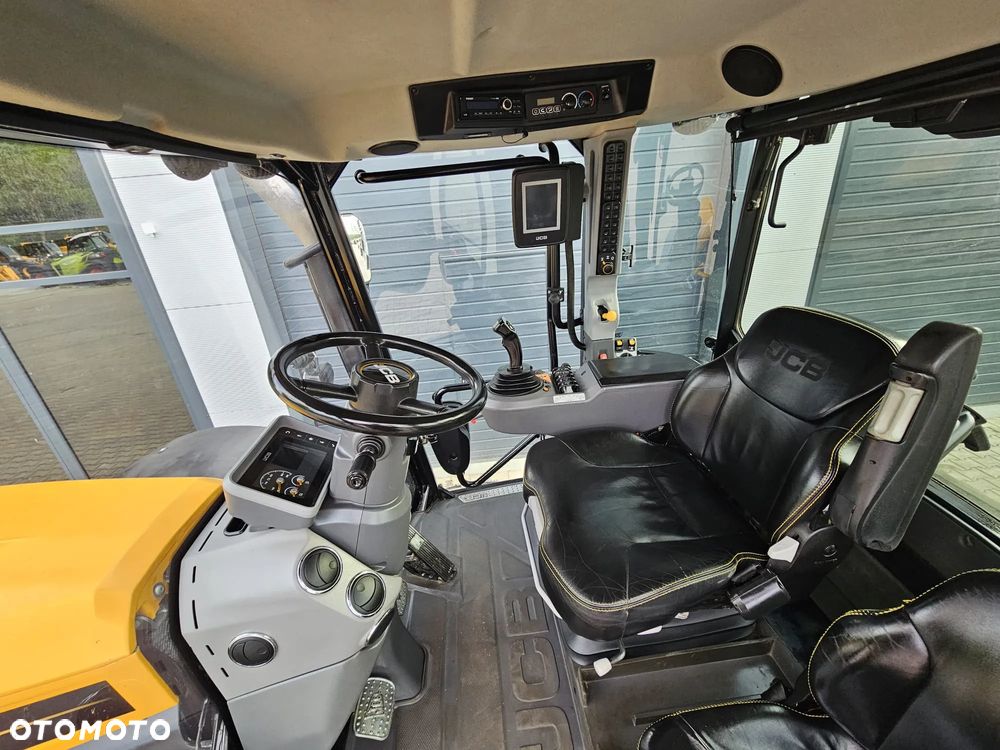 JCB FASTRAC 4220 - 15