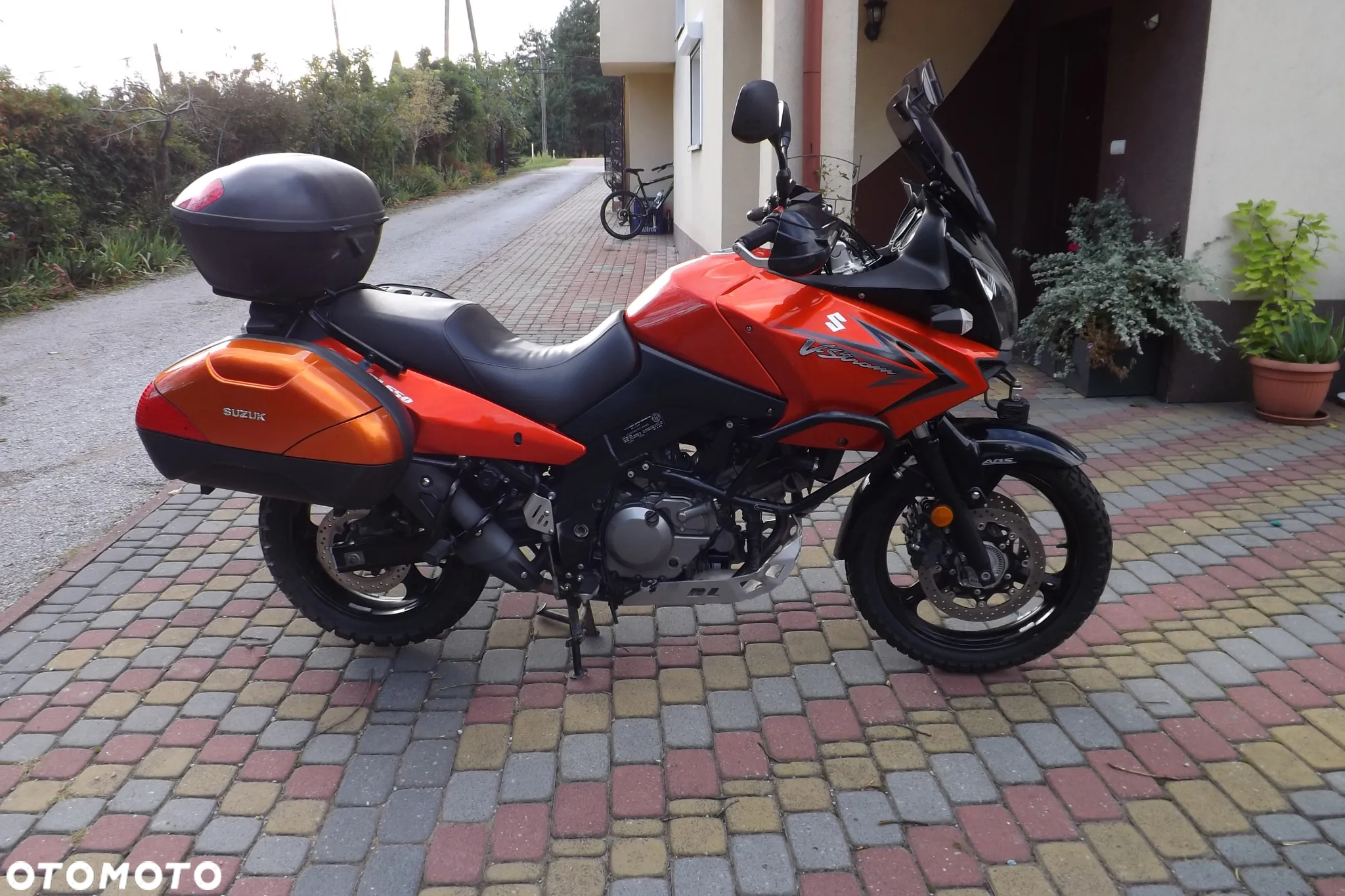 Suzuki DL - 6