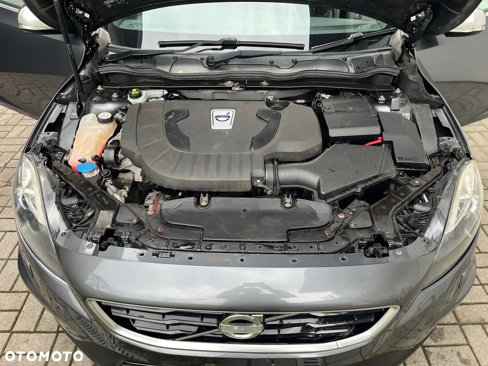 Volvo V40 D3 R Design - 9