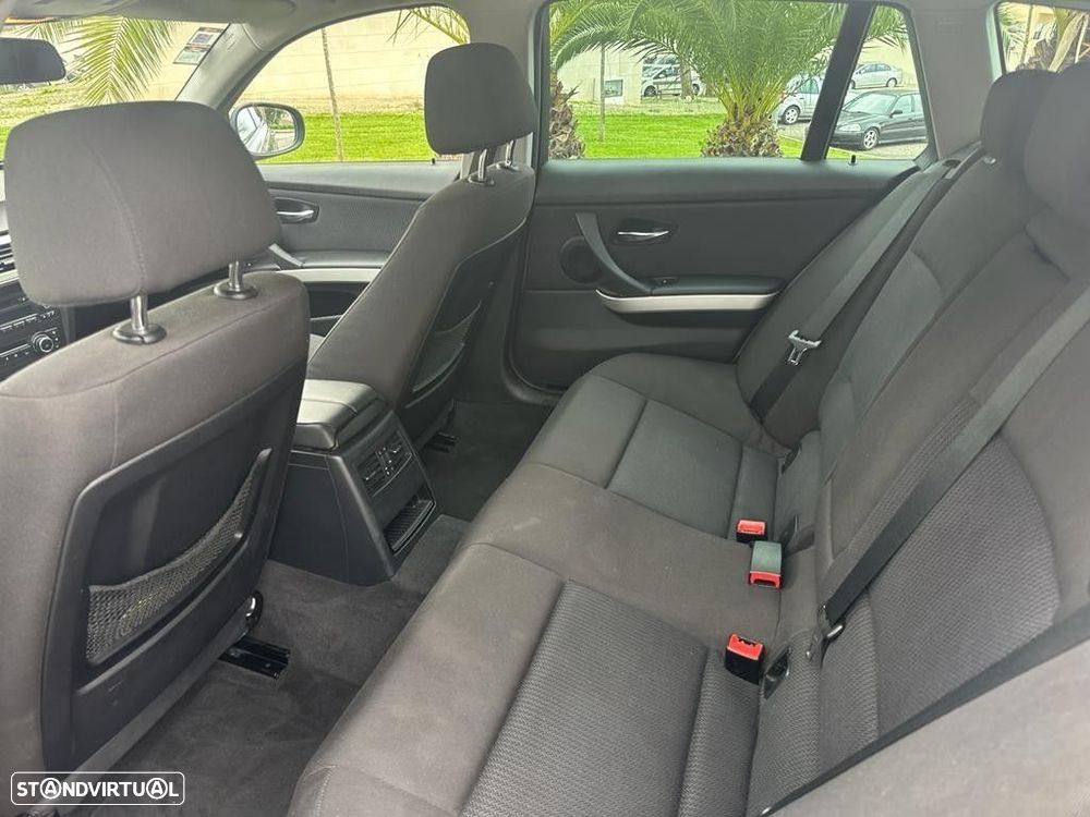 BMW 318 d Touring Line Sport - 12