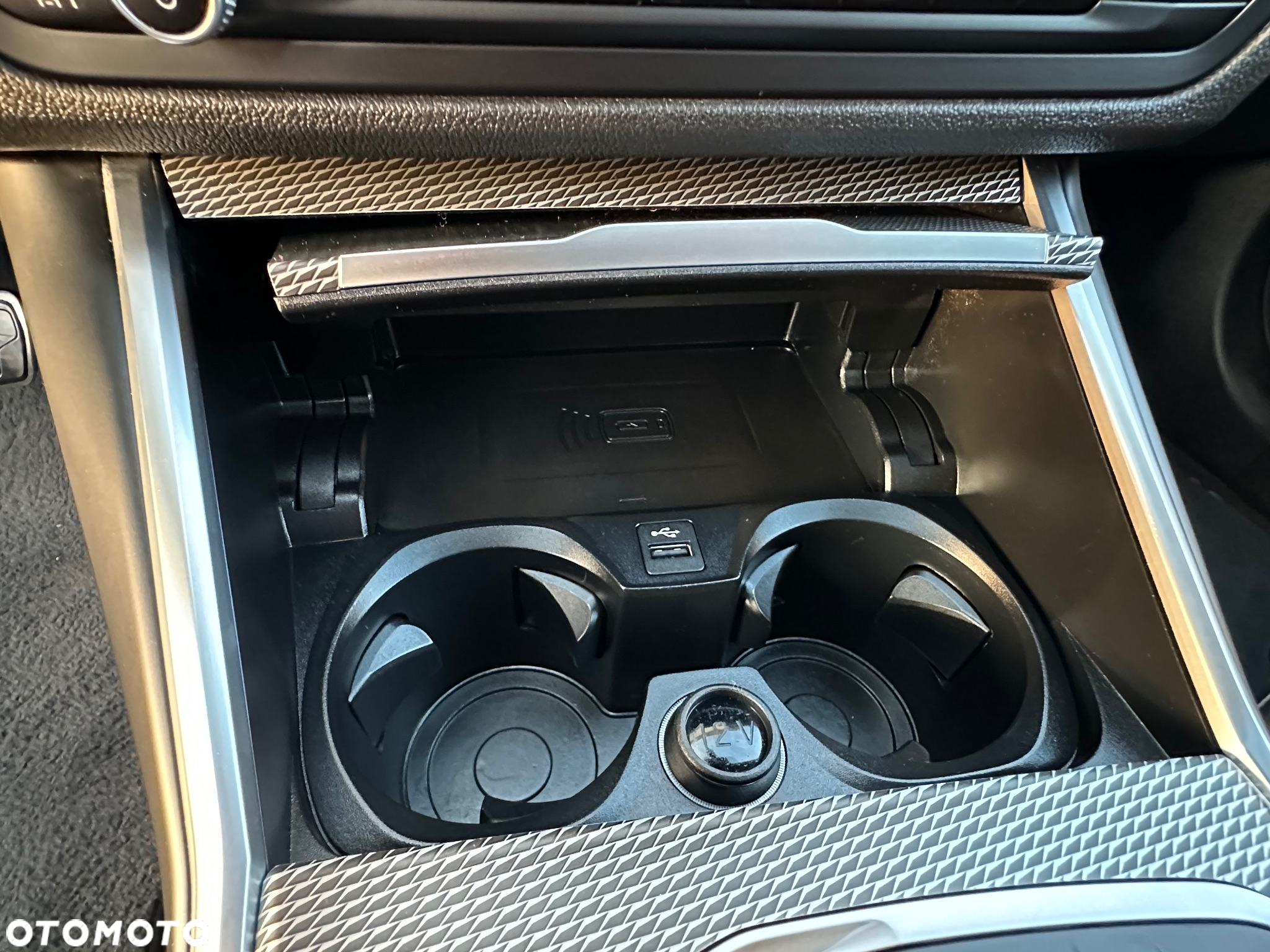 BMW Seria 3 330e PHEV M Sport sport - 34