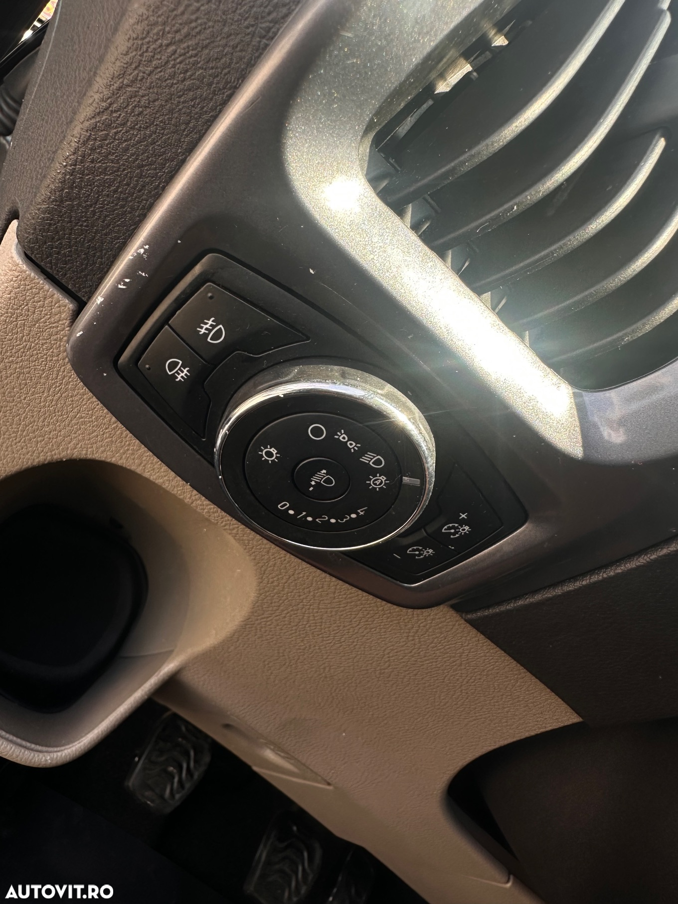Ford Tourneo Custom 300 L2H1 VA Titanium - 13