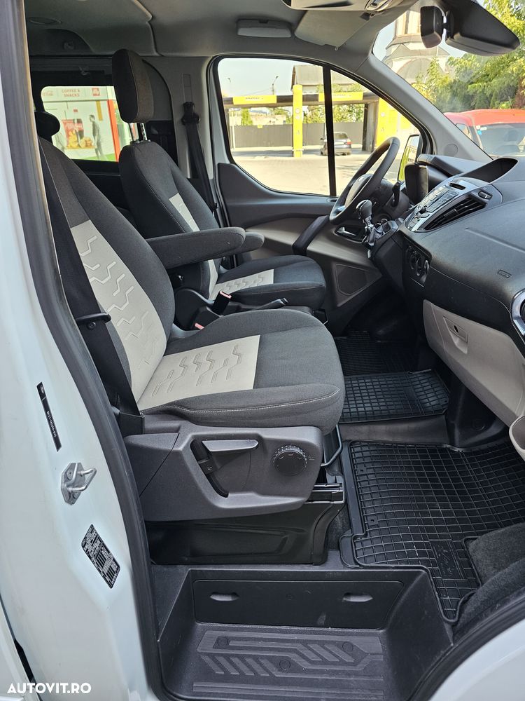 Ford Tourneo Custom - 11