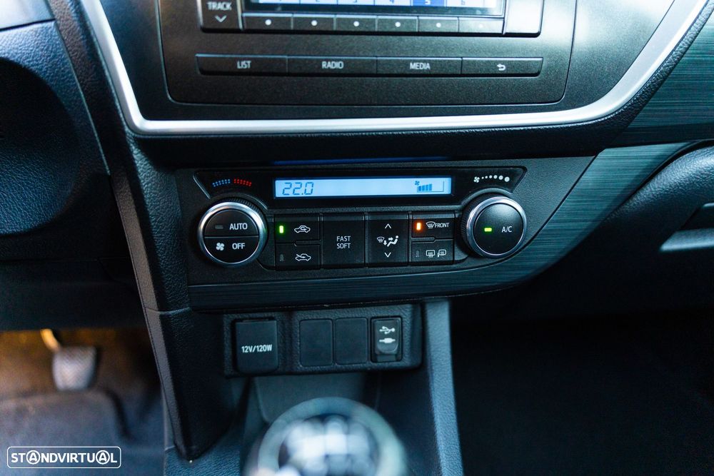 Toyota Auris 1.4 D-4D - 12