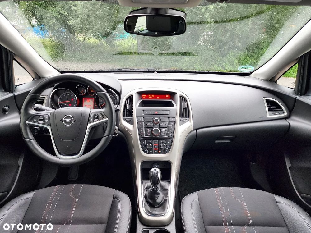 Opel Astra 1.4 Turbo 150 Jahre - 15