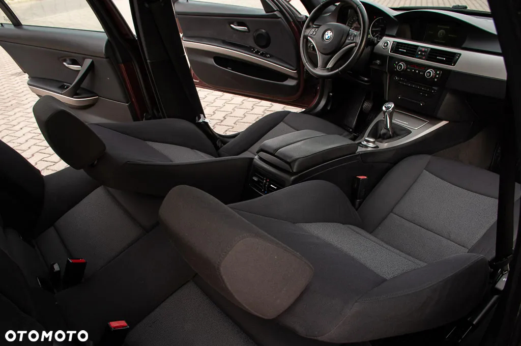 BMW Seria 3 320i - 28